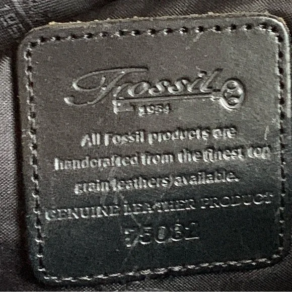 Vintage Fossil Black Soft Leather Shoulder Bag Zipper 90’s Y2K + Brass Key Charm - Picture 11 of 12